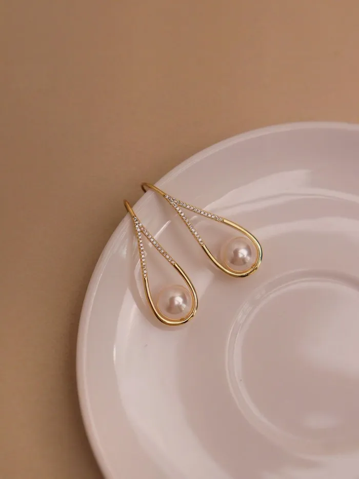 Curio Cottage Earrings Hop a pearl Hoop Earrings