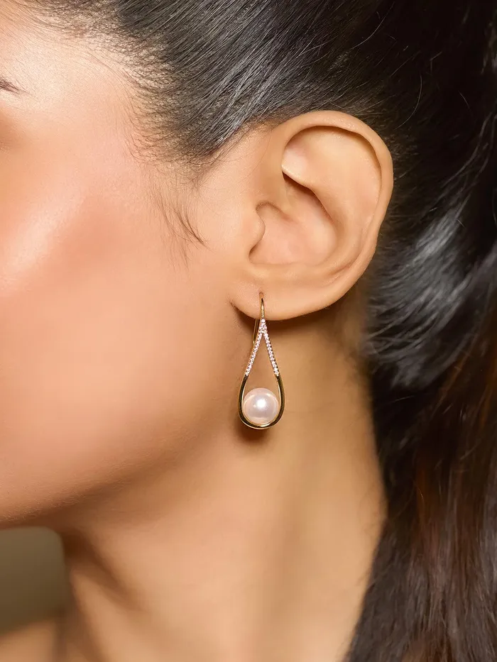 Curio Cottage Earrings Hop a pearl Hoop Earrings Curio Cottage Earrings Hop a pearl Hoop Earrings