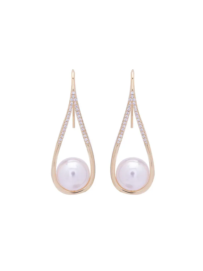 Curio Cottage Earrings Hop a pearl Hoop Earrings Curio Cottage Earrings Hop a pearl Hoop Earrings