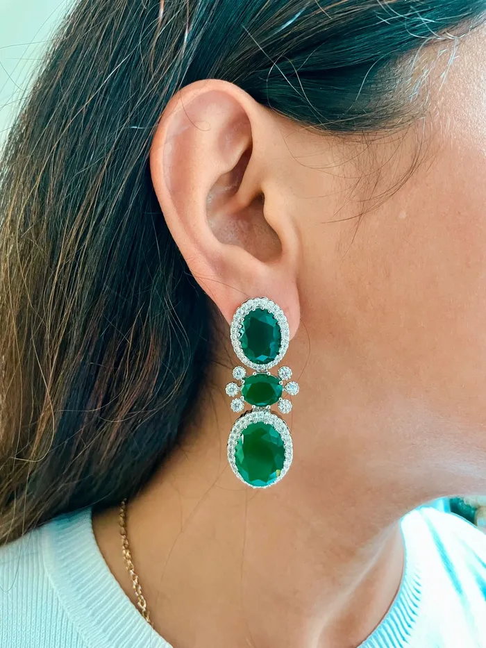 Necklaces Maharani Emerald Oval Diamond Detail Line Necklace Set Rose Diamond Emerald Drops Necklace Set PRERTO ECOMMERCE PRIVATE LIMITED