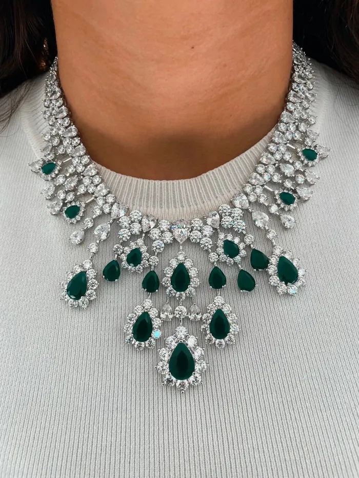 Necklaces Maharani Emerald Oval Diamond Detail Line Necklace Set Rose Diamond Emerald Drops Necklace Set PRERTO ECOMMERCE PRIVATE LIMITED