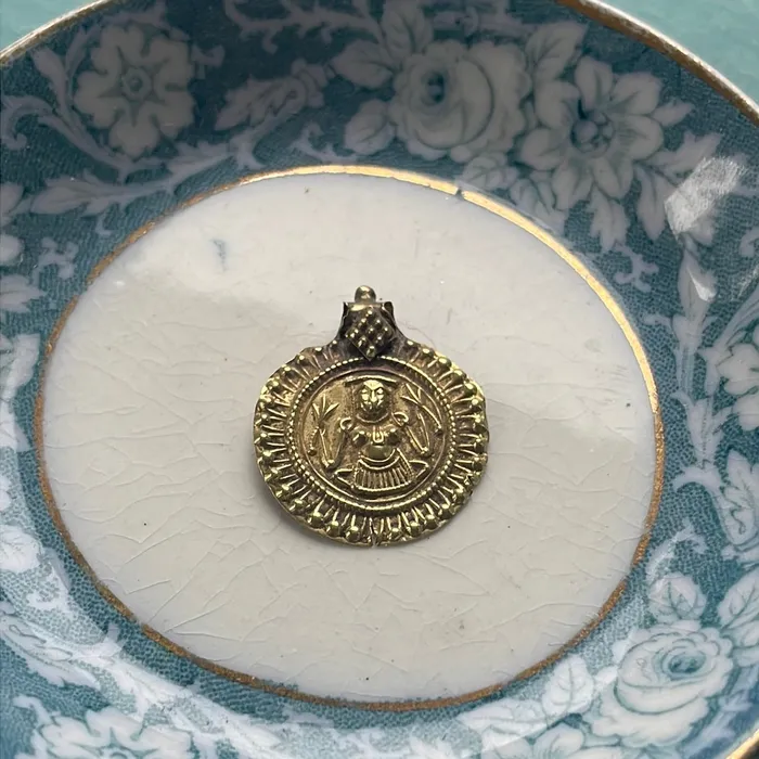 Female Warrior Pendant 18k Gold Vintage Vintage Paris Jewelry PreStyled Sets Female Warrior Pendant 18k Gold Vintage Vintage Paris Jewelry PreStyled Sets