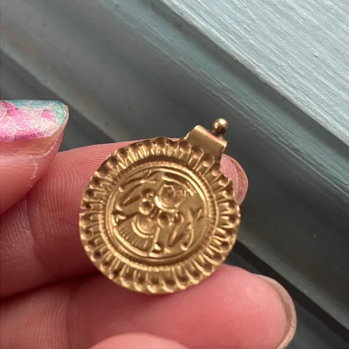 Female Warrior Pendant 18k Gold Vintage Vintage Paris Jewelry PreStyled Sets Female Warrior Pendant 18k Gold Vintage Vintage Paris Jewelry PreStyled Sets