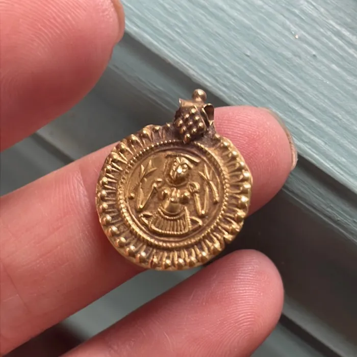 Female Warrior Pendant 18k Gold Vintage Vintage Paris Jewelry PreStyled Sets Female Warrior Pendant 18k Gold Vintage Vintage Paris Jewelry PreStyled Sets
