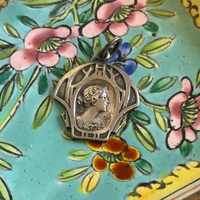 Necklaces Love Vintage Paris Nouveau Goddess Pendant 800 Silver Antique