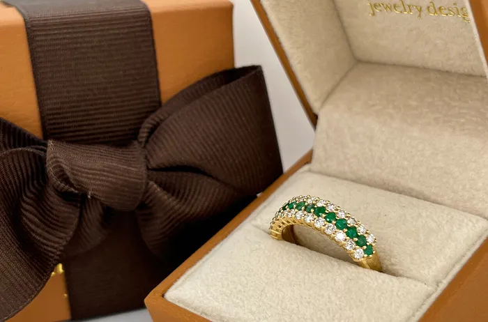 Ring 18kt Gold 3Row Band Emeralds Diamonds Albert Hern Rings Ring 18kt Gold 3Row Band Emeralds Diamonds Albert Hern Rings