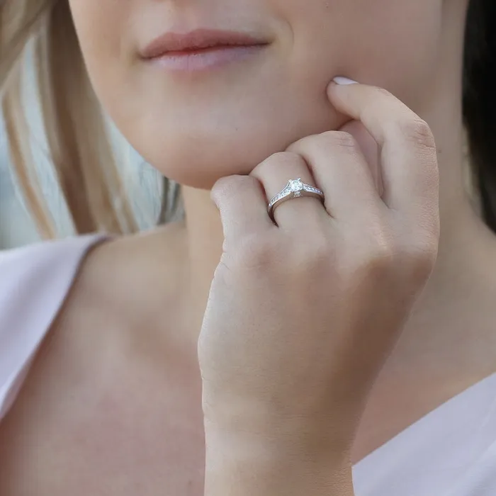 Maple Leaf Diamonds 14kt White Gold 075cttw Engagement Ring with Round Canadian Center Diamond Rings