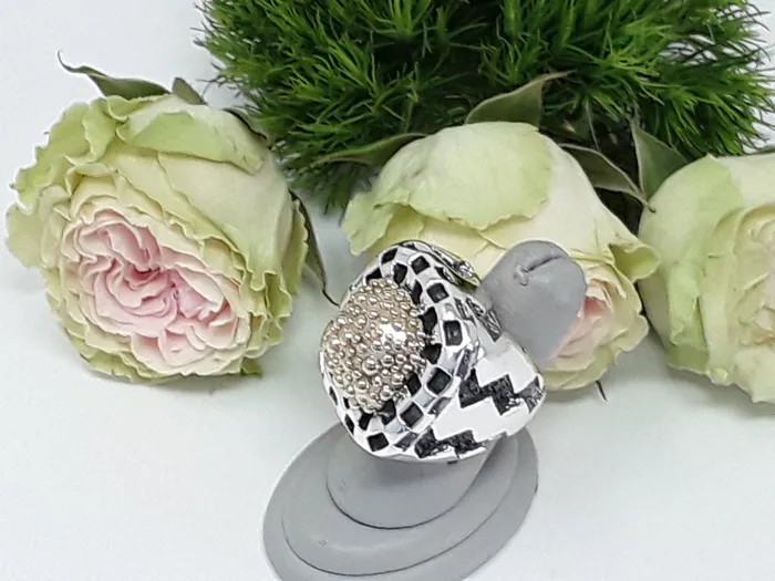rc7468 14K Caviar Center Ring Gold Center Zig Zag Sides dian malouf jewelry made in the usa Rings rc7468 14K Caviar Center Ring Gold Center Zig Zag Sides dian malouf jewelry made in the usa Rings