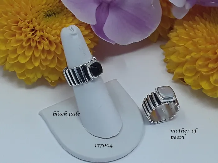 rs7004 Ribbed Band With Square Stone Dian Malouf Rings