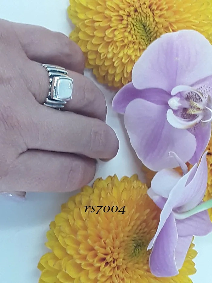 rs7004 Ribbed Band With Square Stone Dian Malouf Rings
